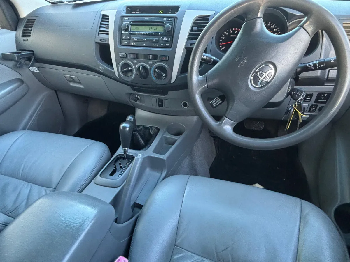 Toyota Hilux 2008 - Image 3