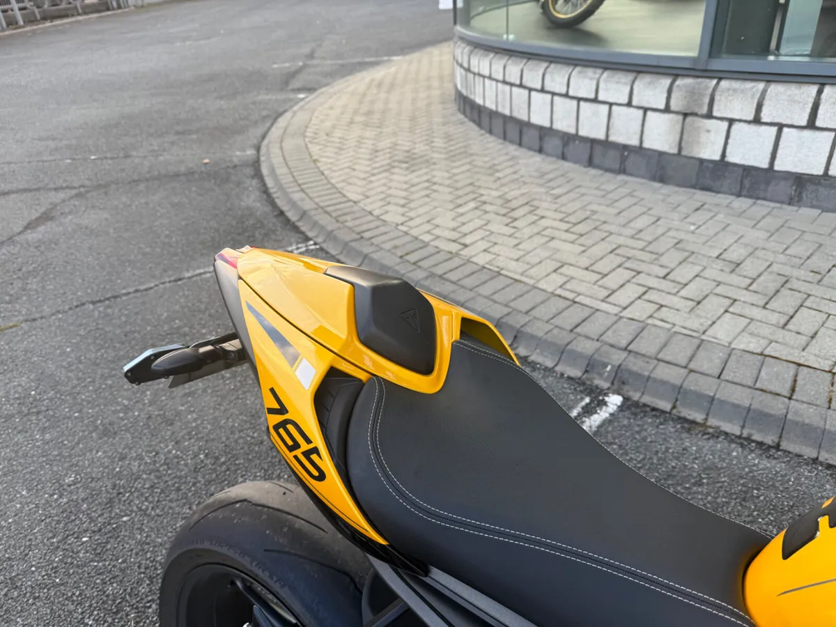 2023 Triumph Street Triple RS - Image 4