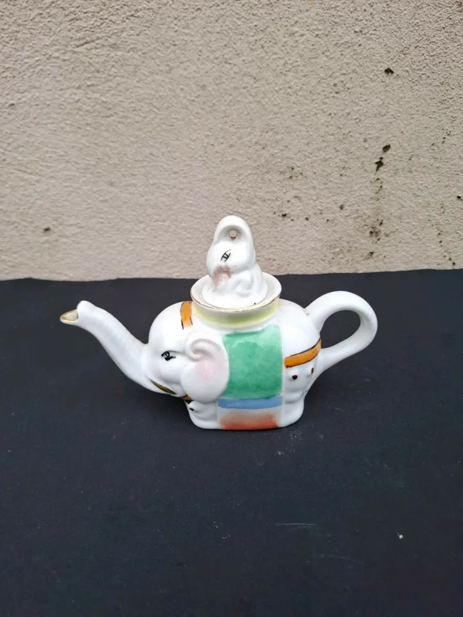 Mini porcelain elephant tea pot postage possible
