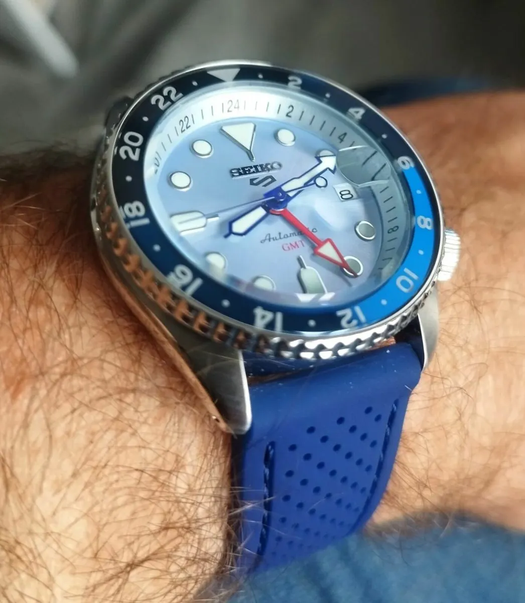 SEIKO 5 MENS SPORT WATCH ICE BLUE -LIMITED EDITION - Image 2