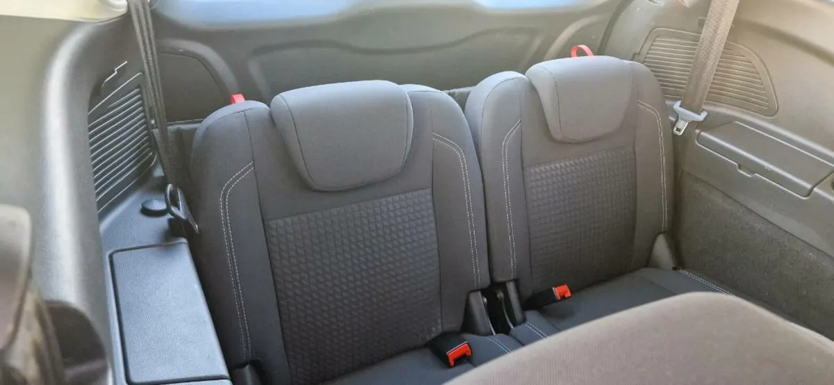 Ford grande c max - Image 4