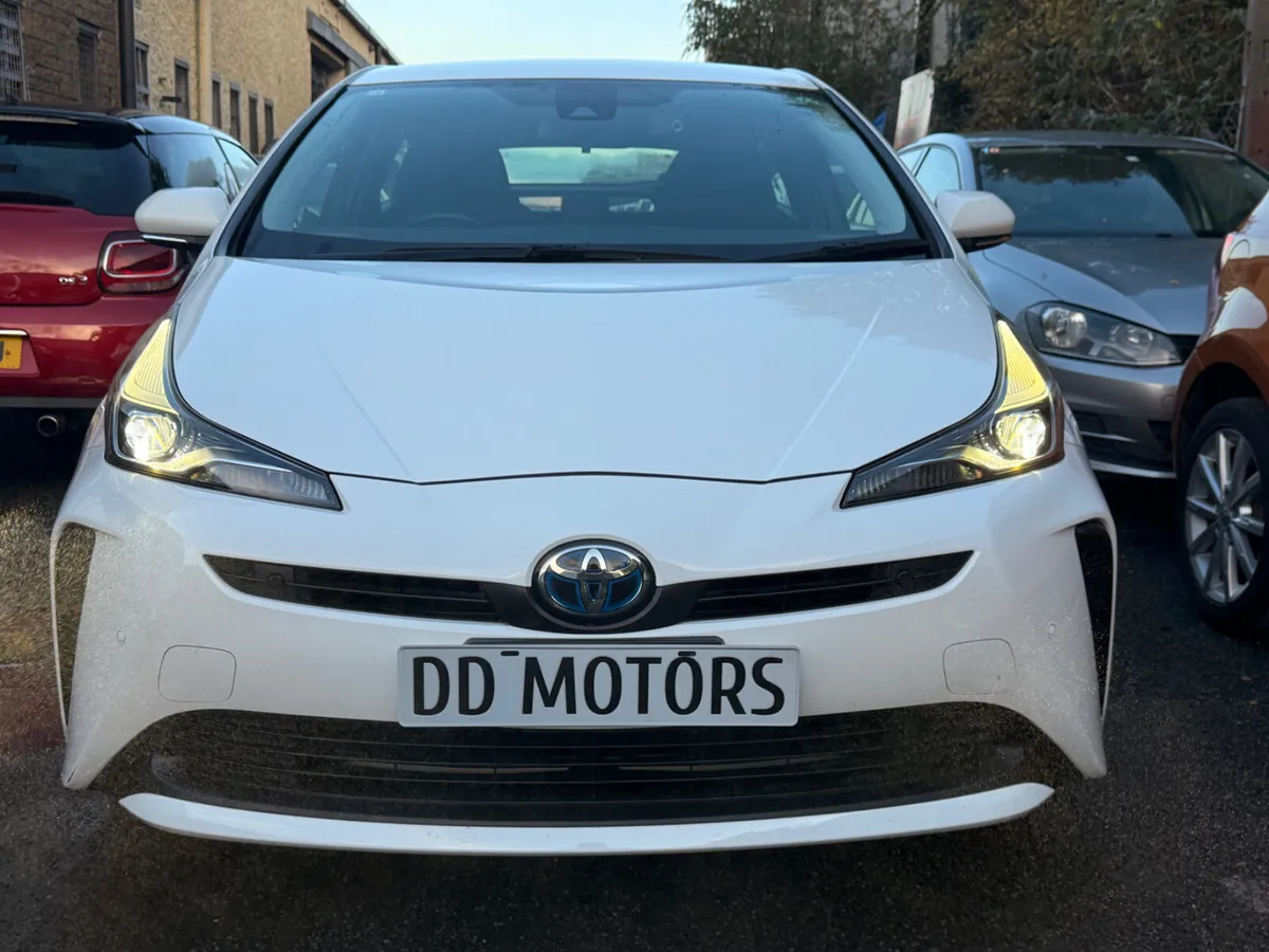 Toyota  Prius  2022 AUTOMATIC  hybrid - Image 2