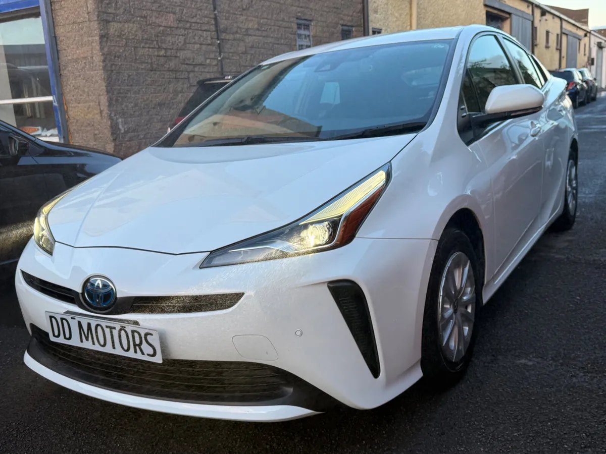 Toyota  Prius  2022 AUTOMATIC  hybrid - Image 1