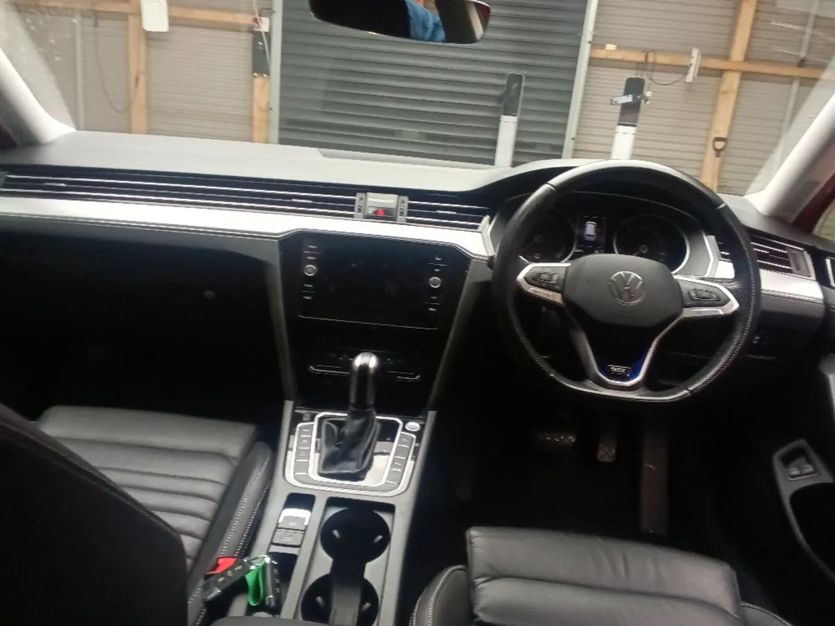 Volkswagen Passat GTE S-A DSG ESTATE HYBRID - Image 2