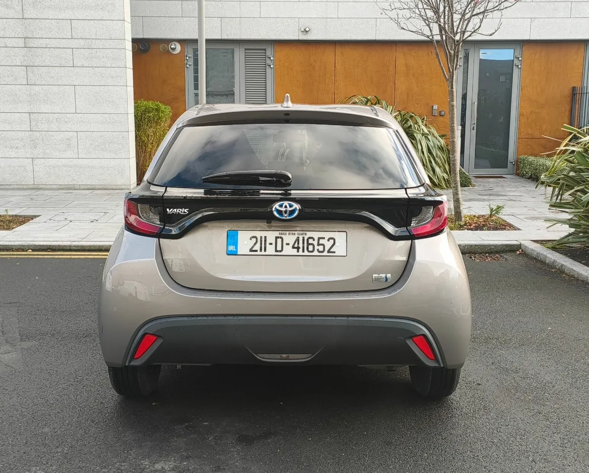 Toyota Yaris Hybrid – 211D – NCT 2027 - Automatic - Image 4