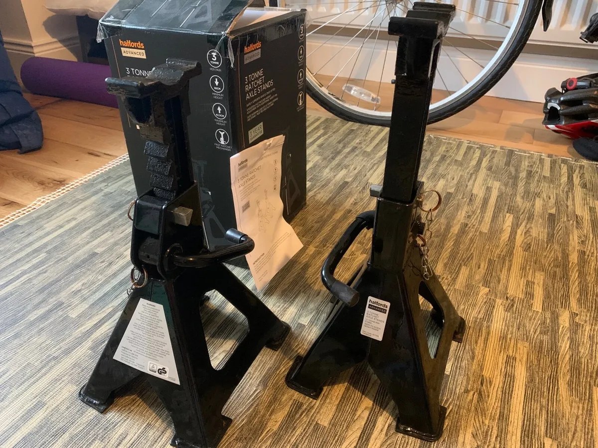 Ratchet Axle Stands - 3 Tonne - Image 1