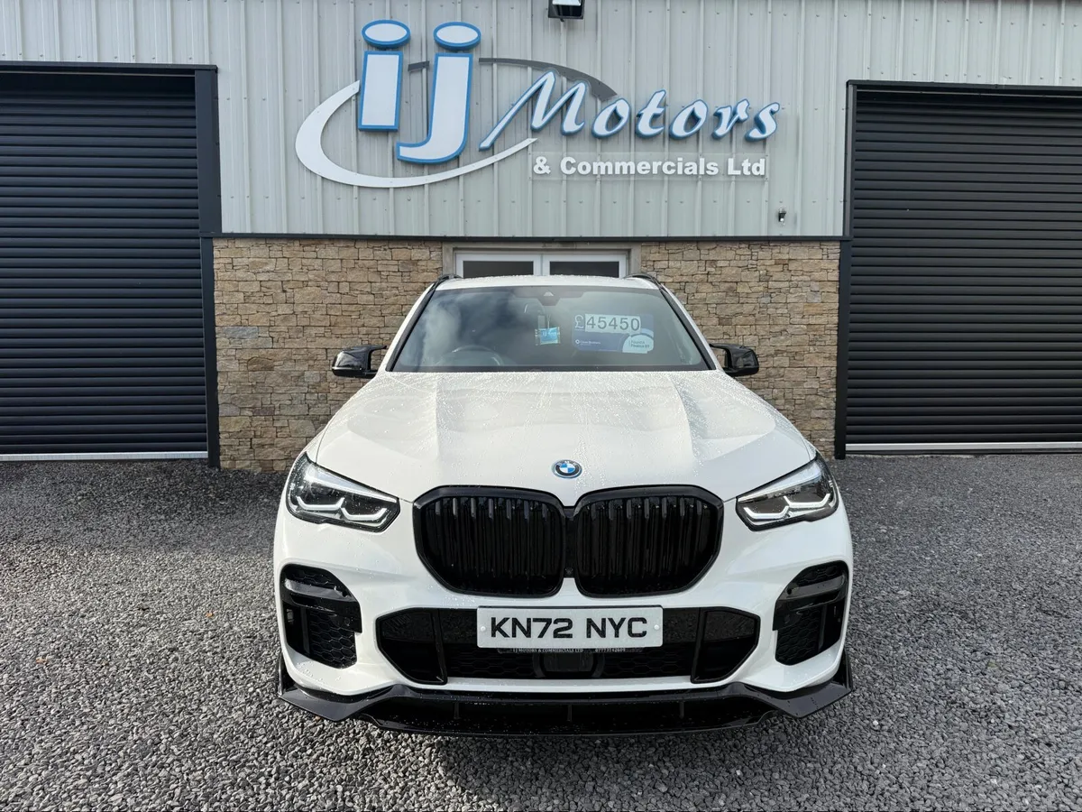 22 BMW X5 3.0 xDRIVE 45E M-SPORT PETROL HYBRID - Image 2