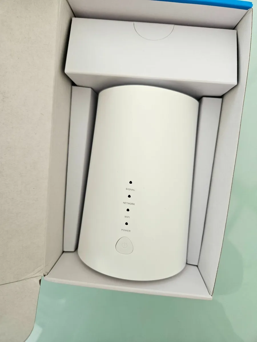 Unlocked to all networks 4G Alcatel router - Image 2