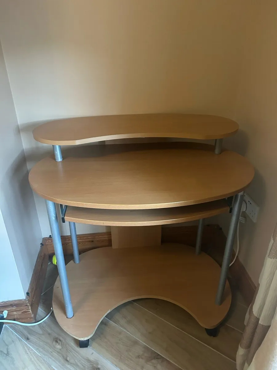 Study desk - Image 1