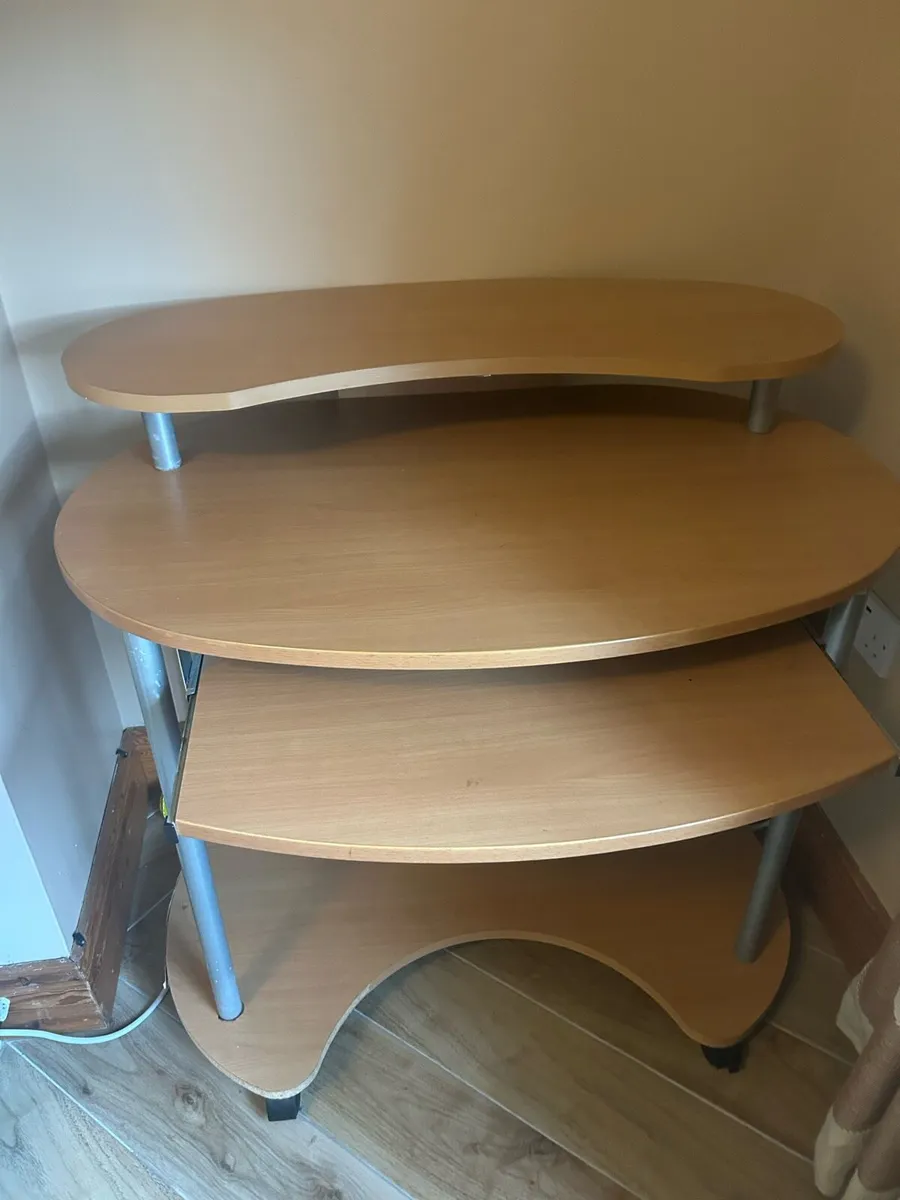 Study desk - Image 2