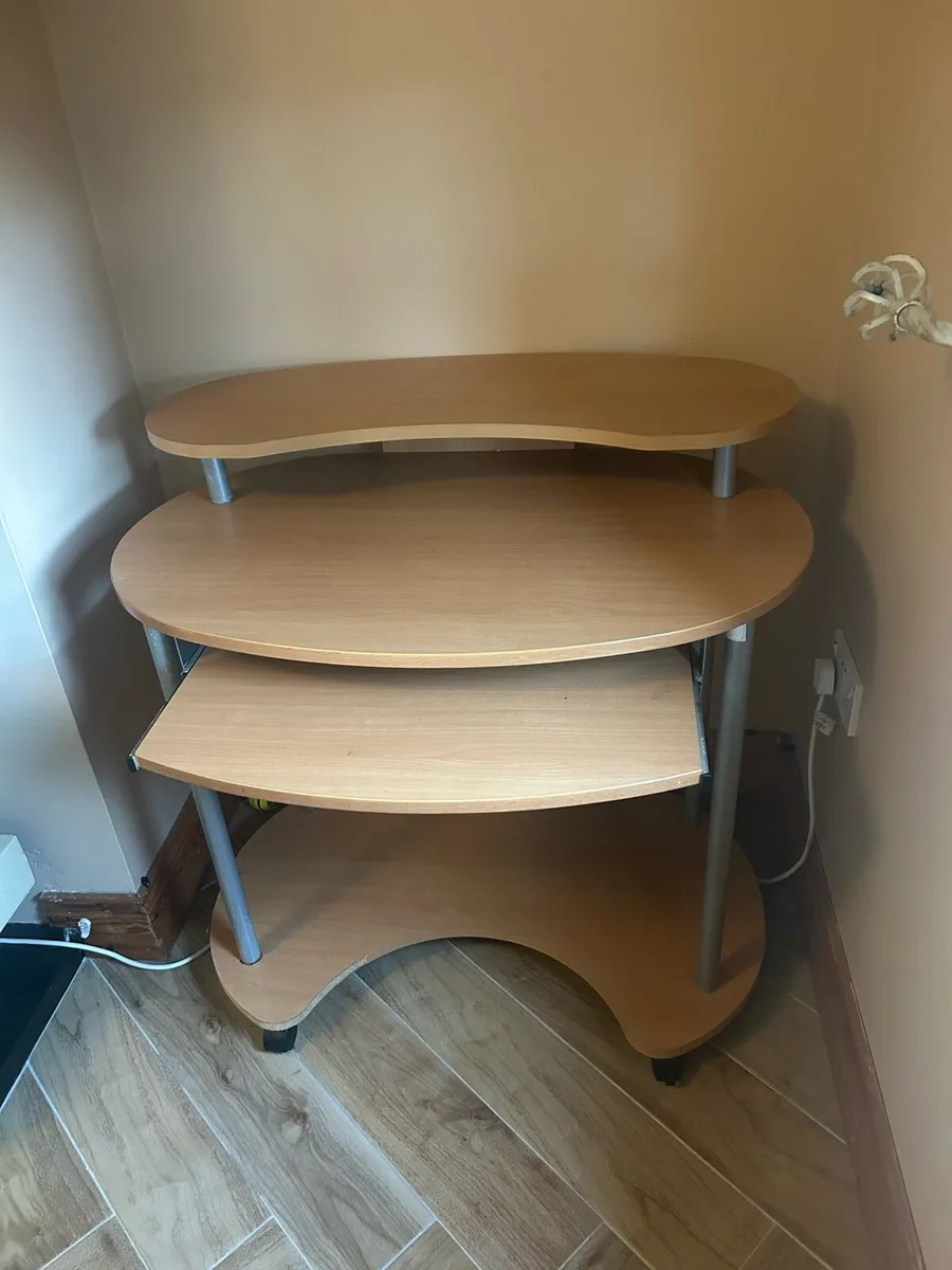 Study desk - Image 3