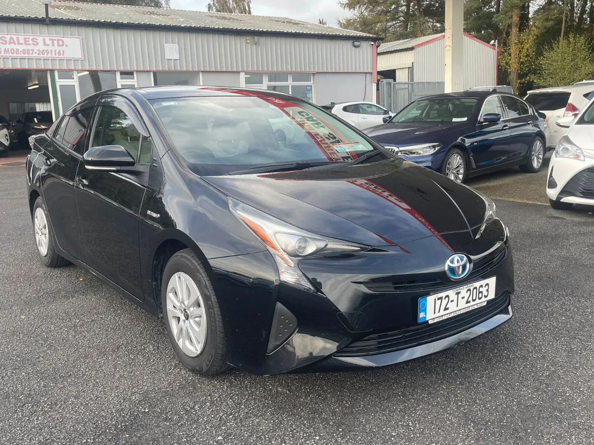 Toyota Prius 2017 - Image 1