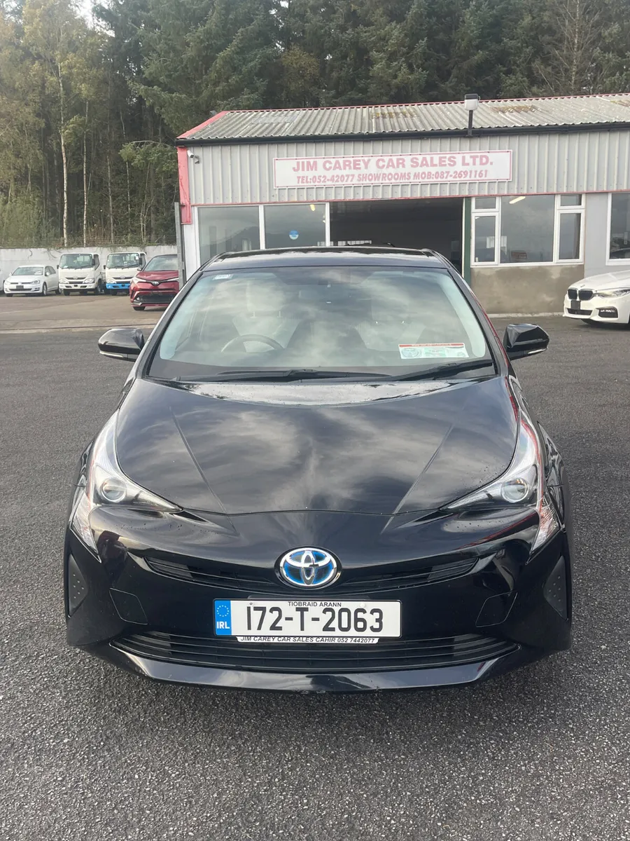 Toyota Prius 2017 - Image 2