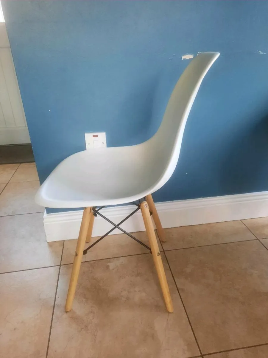 Six white dining chairs, nordic design - Image 1