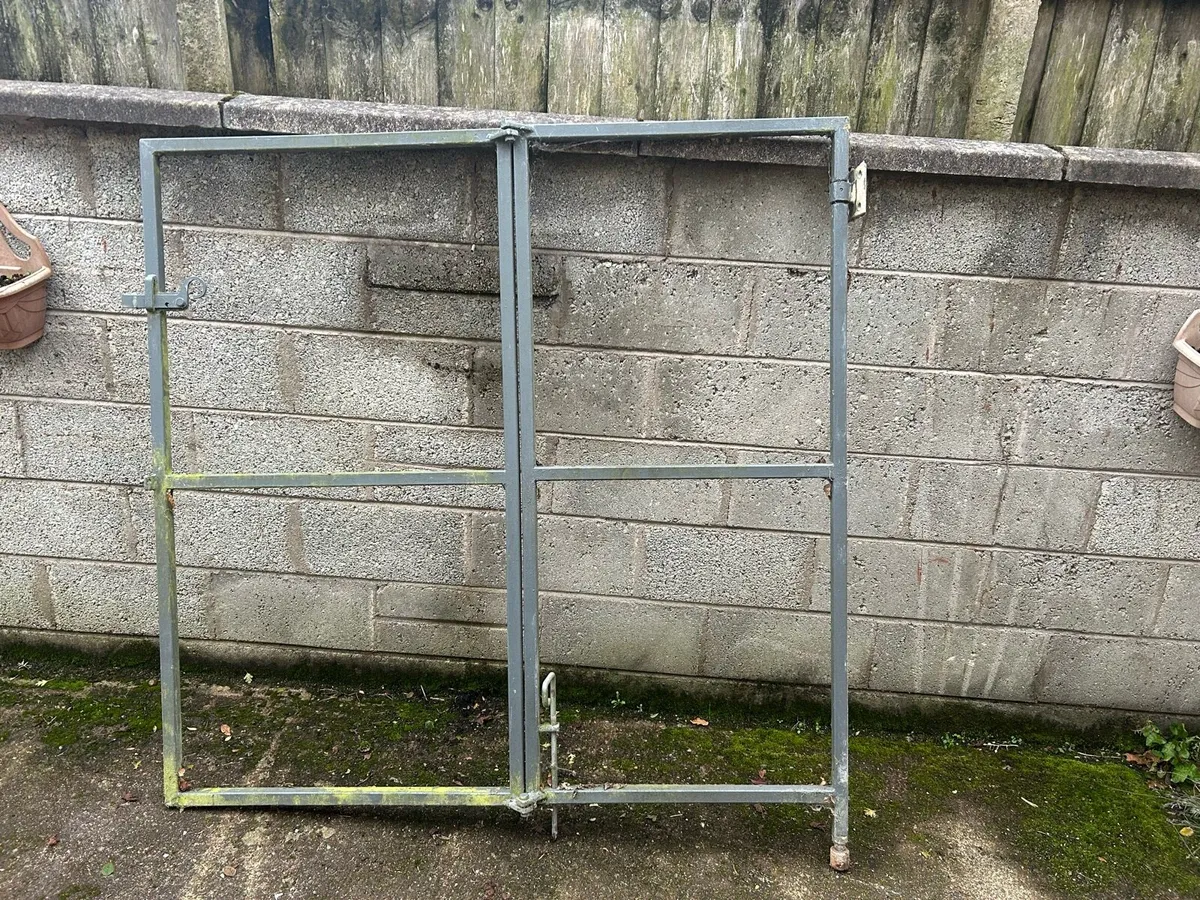 Galvanised metal gate frame - Image 2