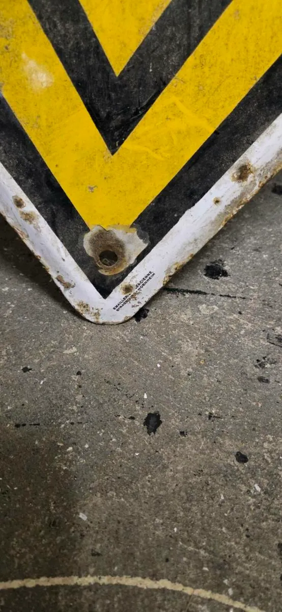 Enamel sign  in perfect condition - Image 3