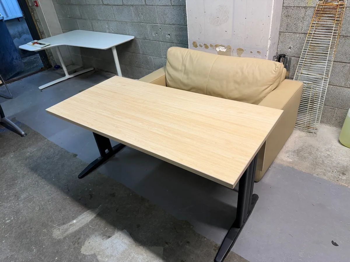 Office Desks & Meeting Table - Image 3