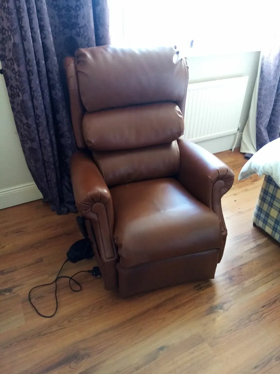 Leather electric reclining chair - Image 1