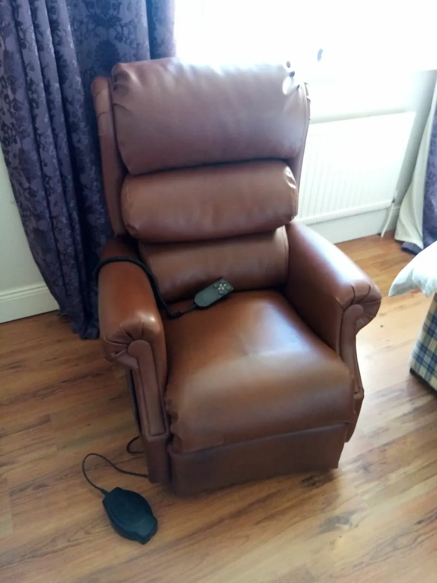 Leather electric reclining chair - Image 2