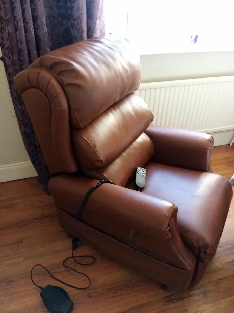 Leather electric reclining chair - Image 3