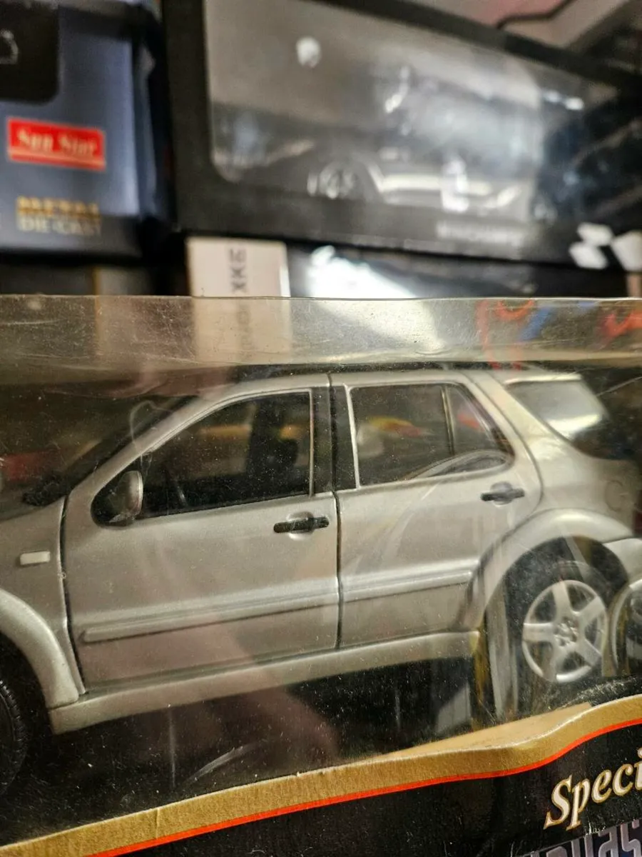 Corgi Maisto Mercedes 1.18 4x4 - Image 3