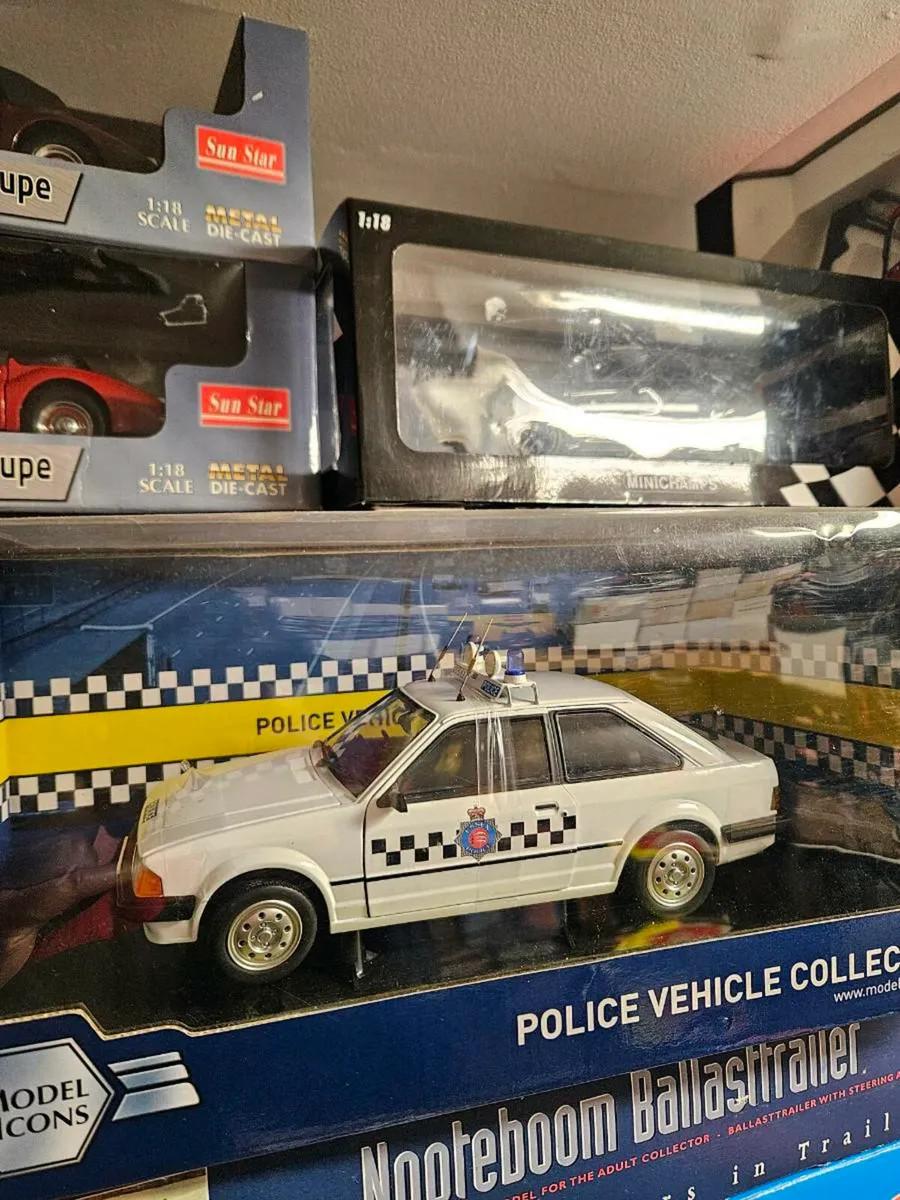 Corgi Modelicons Ford Escort Police Car 1.18 - Image 2