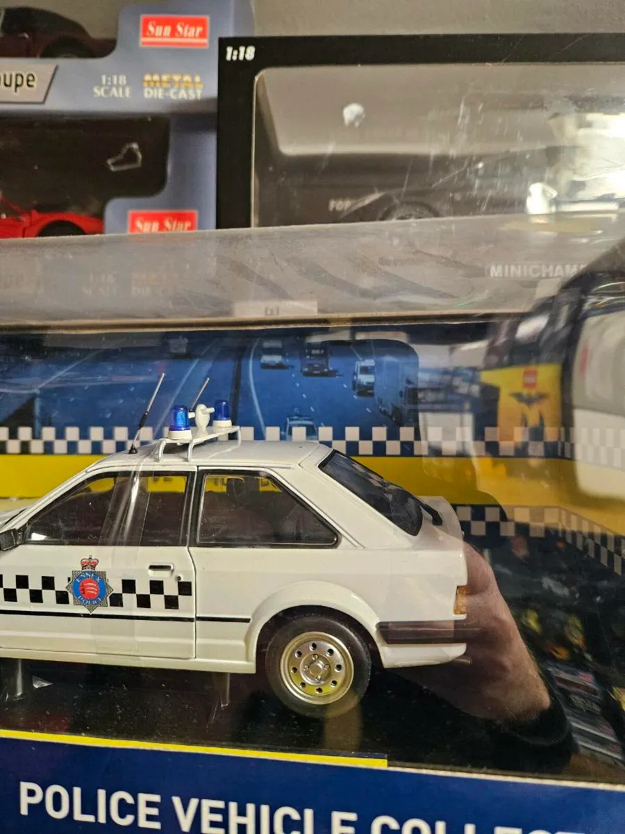 Corgi Modelicons Ford Escort Police Car 1.18 - Image 4