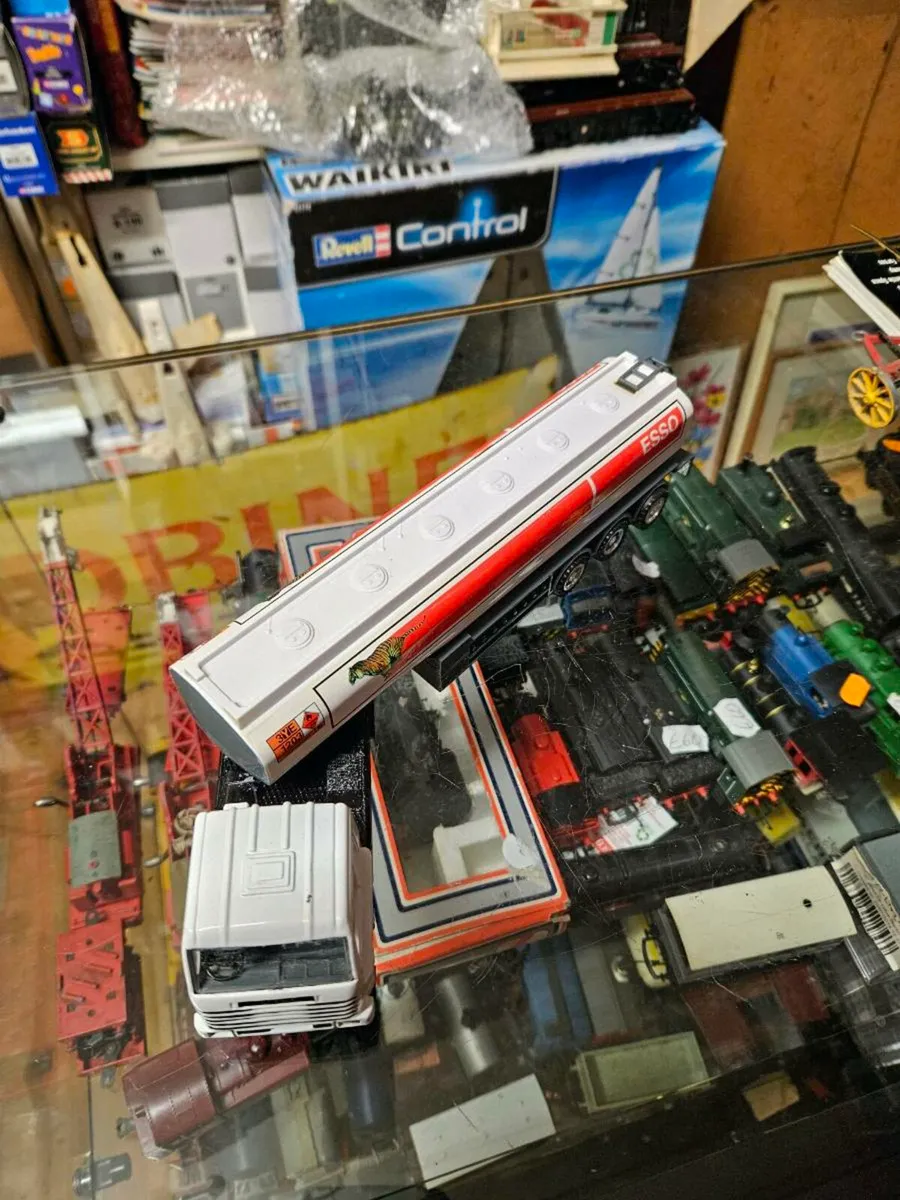 Corgi Scania Esso Tanker - Image 3