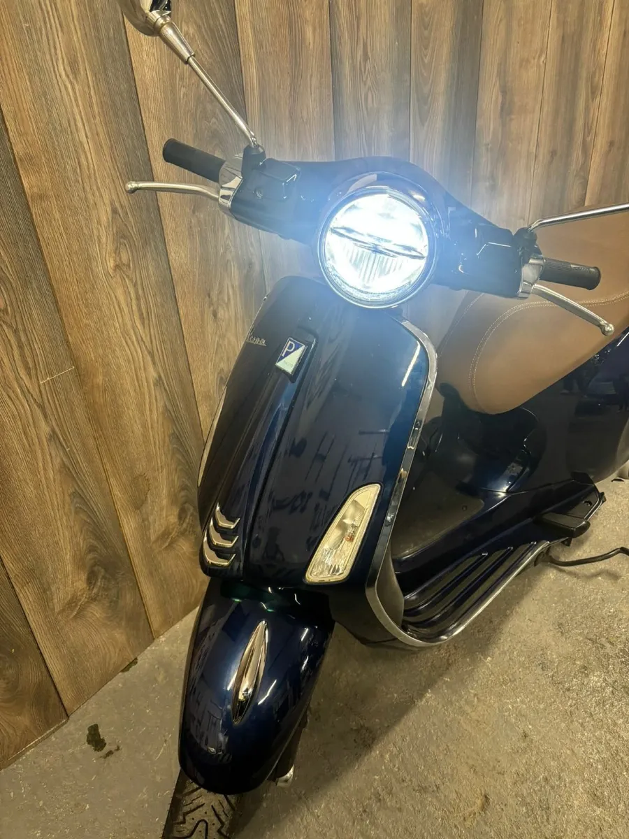 2021 Vespa Primavera 50cc just 4000km - Image 2