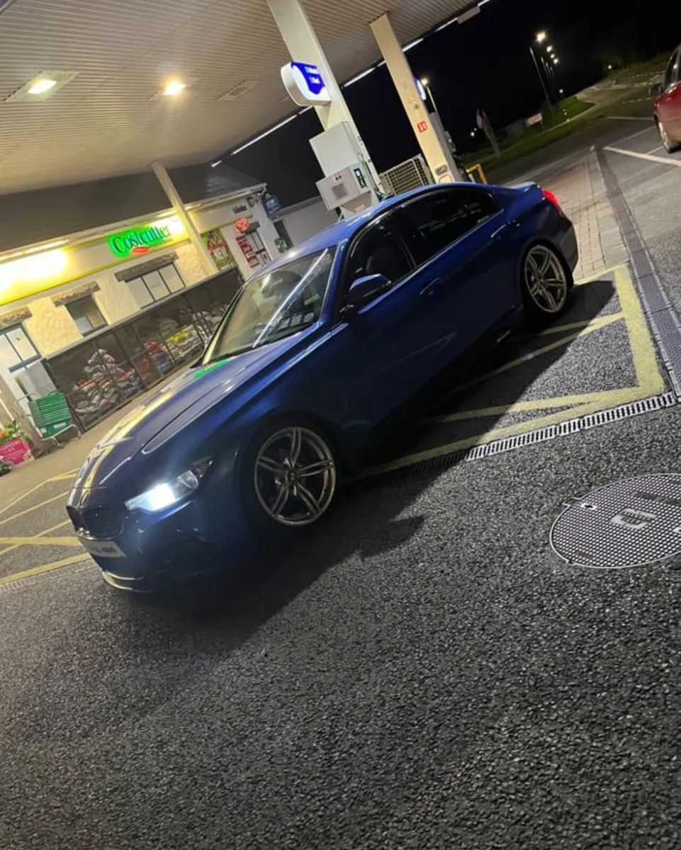 2018 Golf R - Image 2