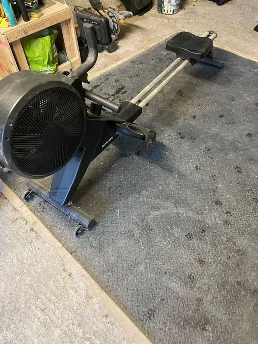 rowing machine - Image 1