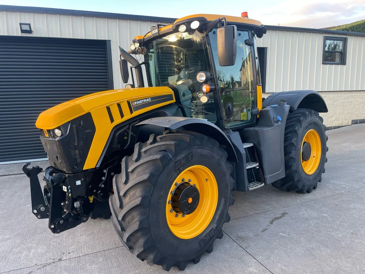 2022 JCB FASTRAC 4220 - Image 2