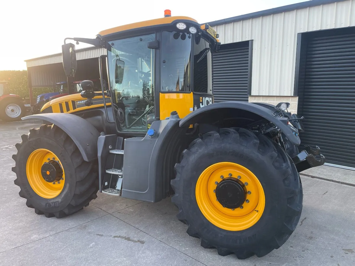 2022 JCB FASTRAC 4220 - Image 4