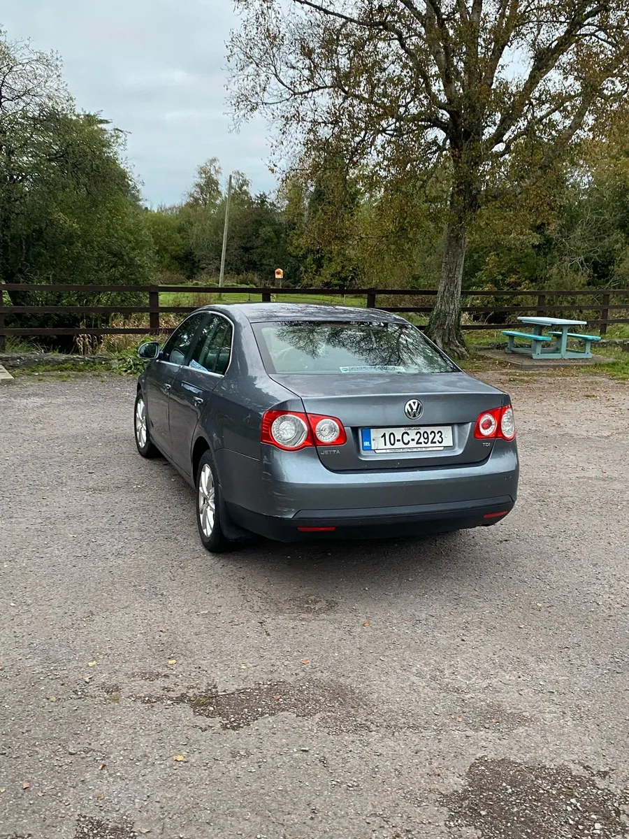 Volkswagen Jetta 2010 - Image 3