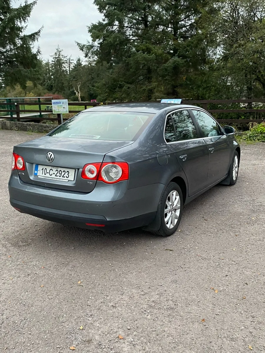 Volkswagen Jetta 2010 - Image 4