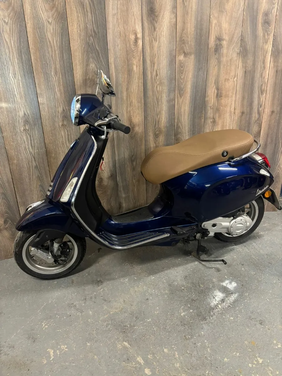 2021 Vespa Primavera 50cc just 4000km - Image 1