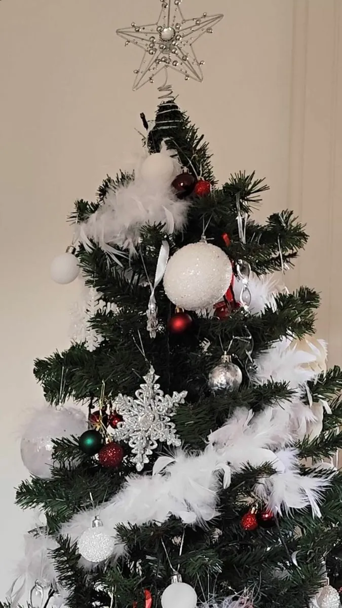 Christmas tree 7ft - Image 1