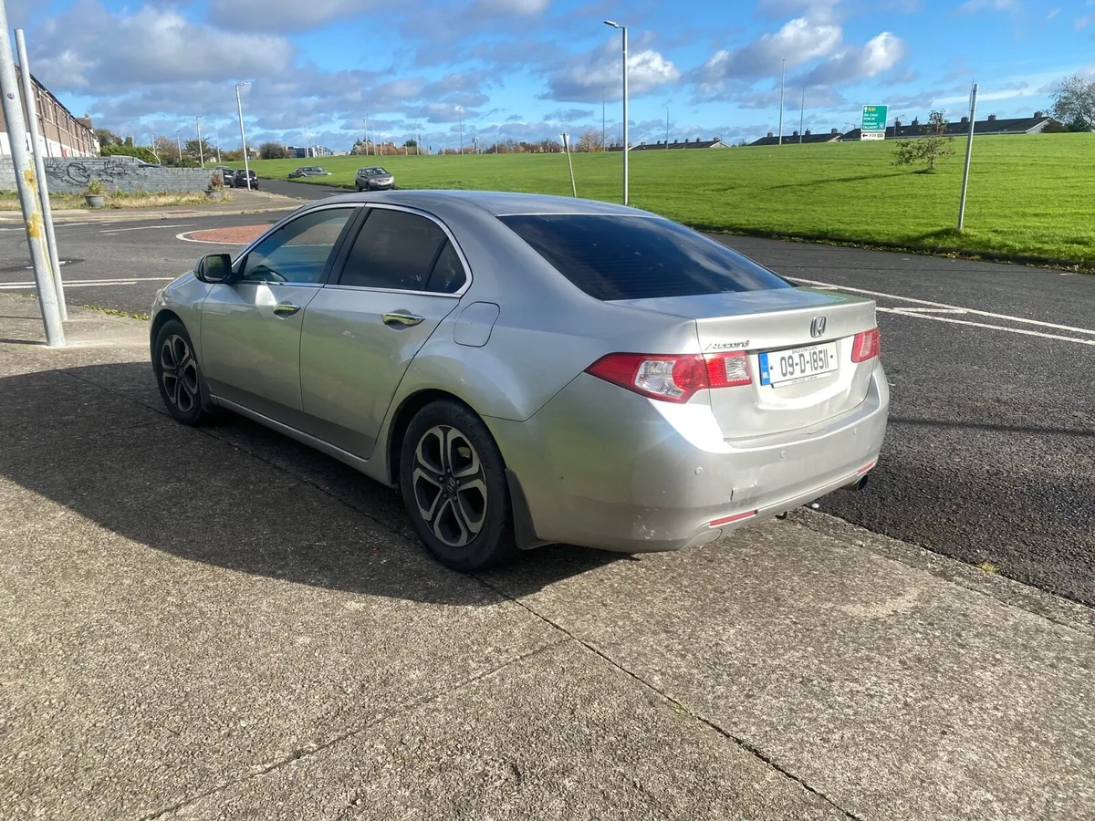 2009 Honda accord automatic - Image 4