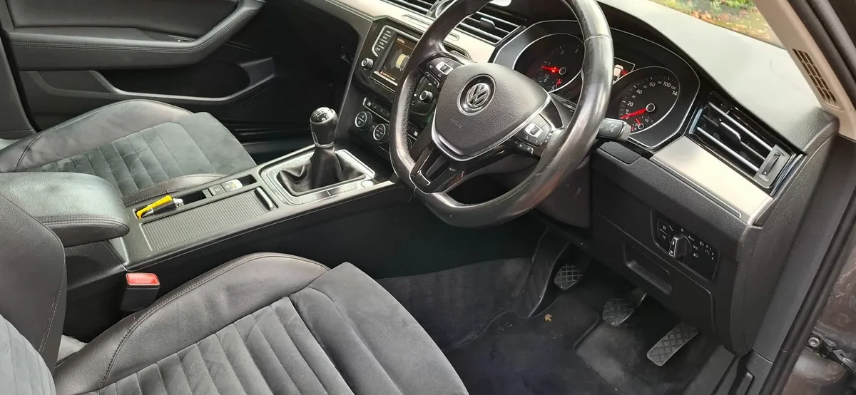 16  VW Passat  , MINT ,   low kms - Image 3