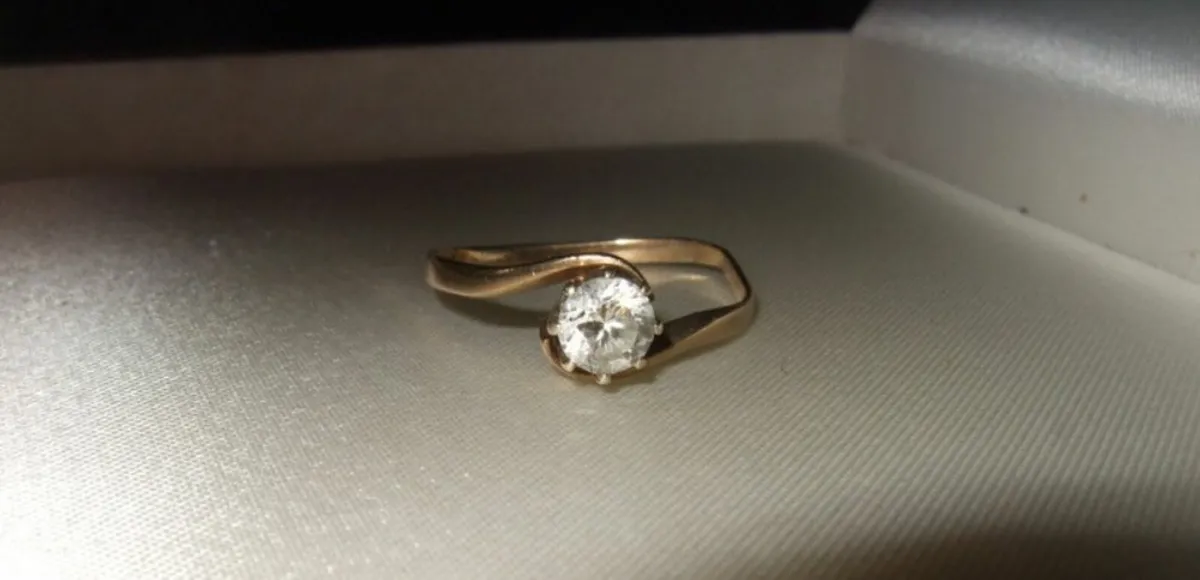 Vintage Hallmarked 14ct Gold 'Swirl' Solitaire - Image 2