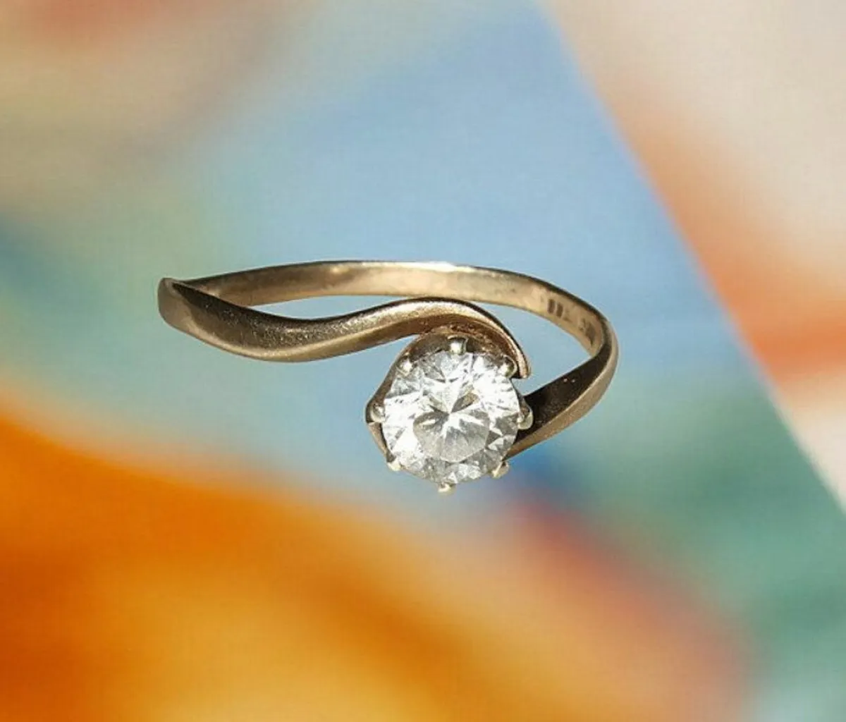 Vintage Hallmarked 14ct Gold 'Swirl' Solitaire - Image 3