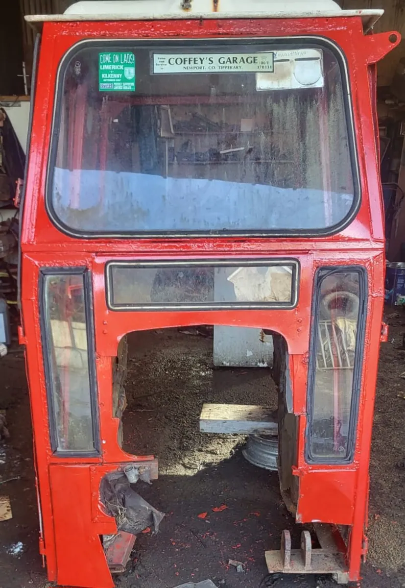 Massey ferguson cab 135 - Image 1