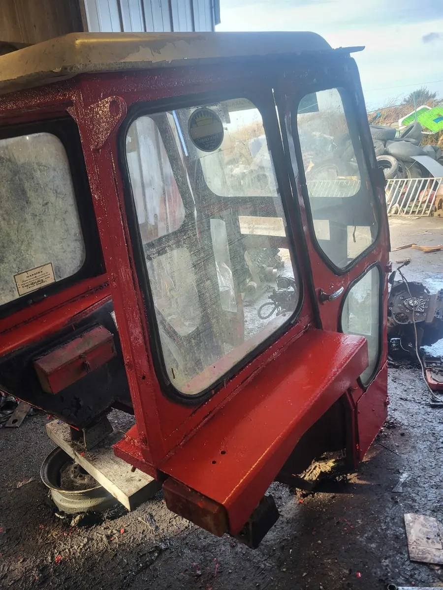 Massey ferguson cab 135 - Image 2