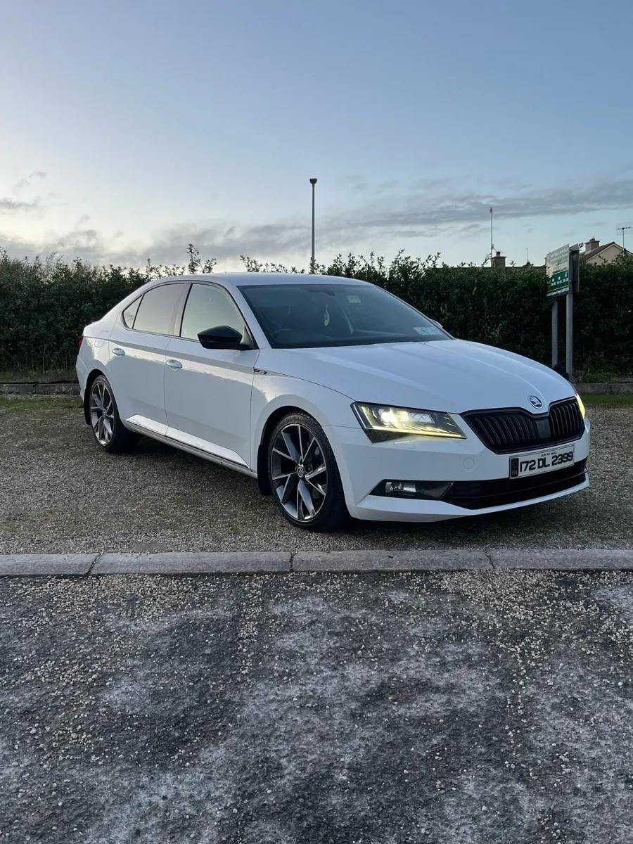 172 SKODA SUPERB SPORTLINE DSG - Image 1