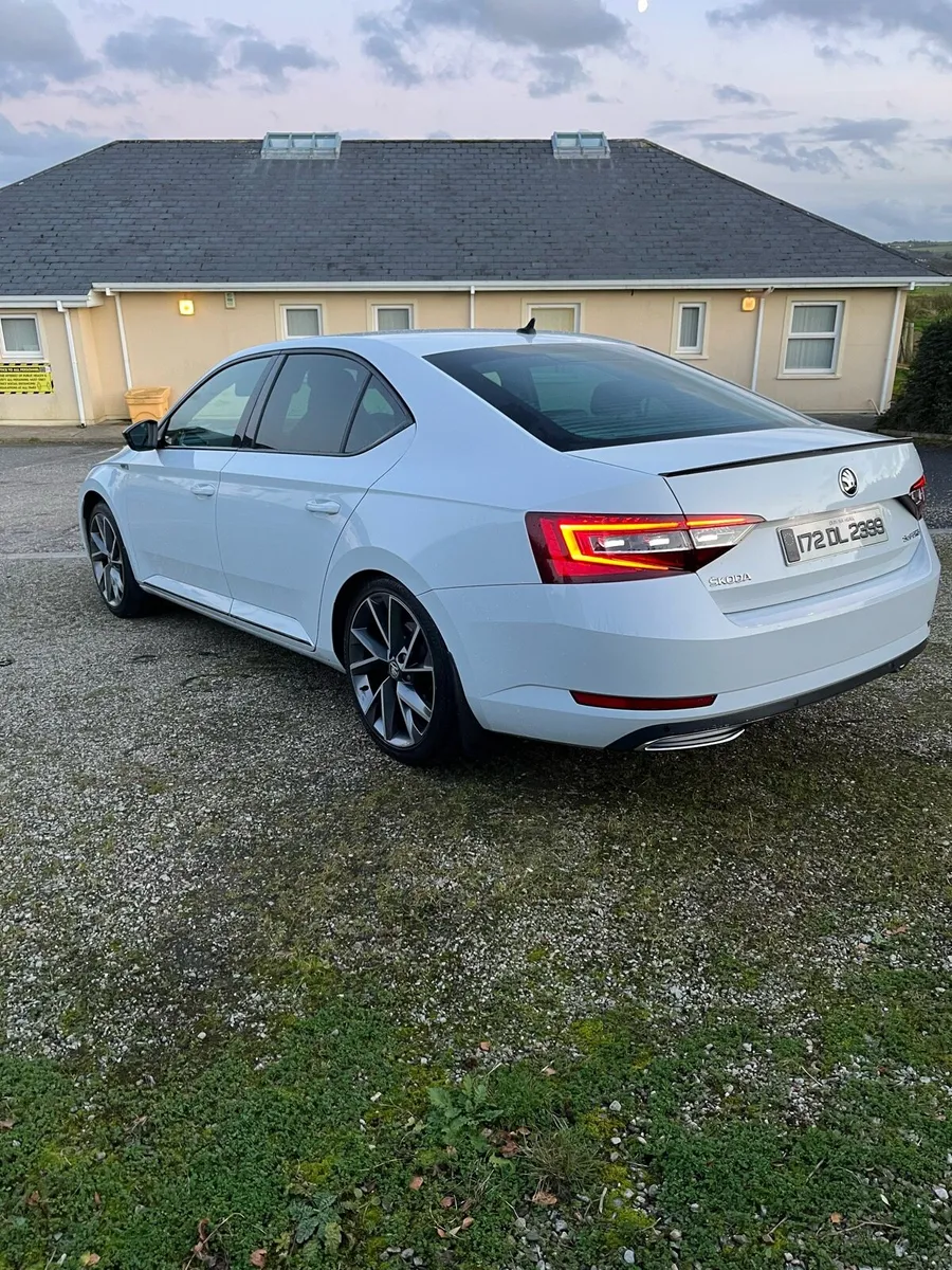 172 SKODA SUPERB SPORTLINE DSG - Image 4