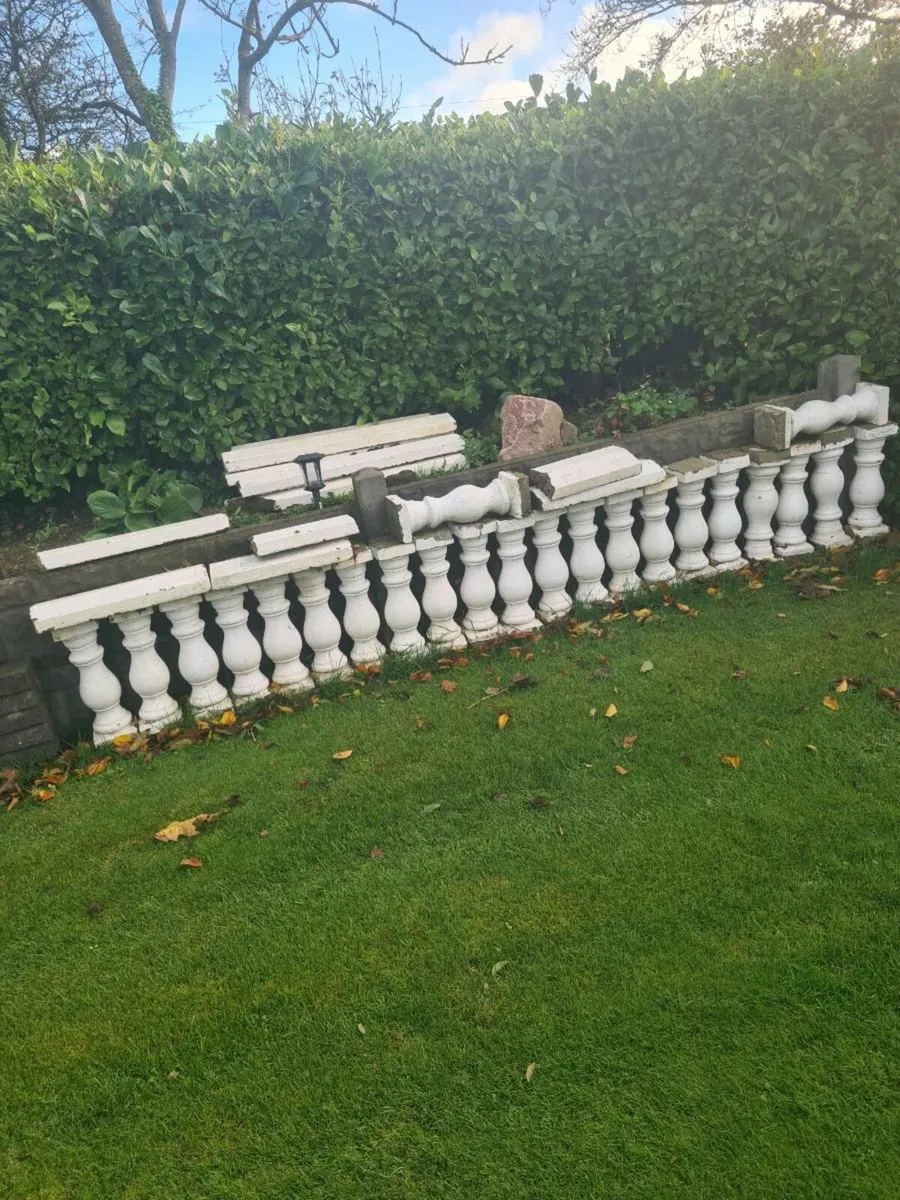 25 concrete balustrades
