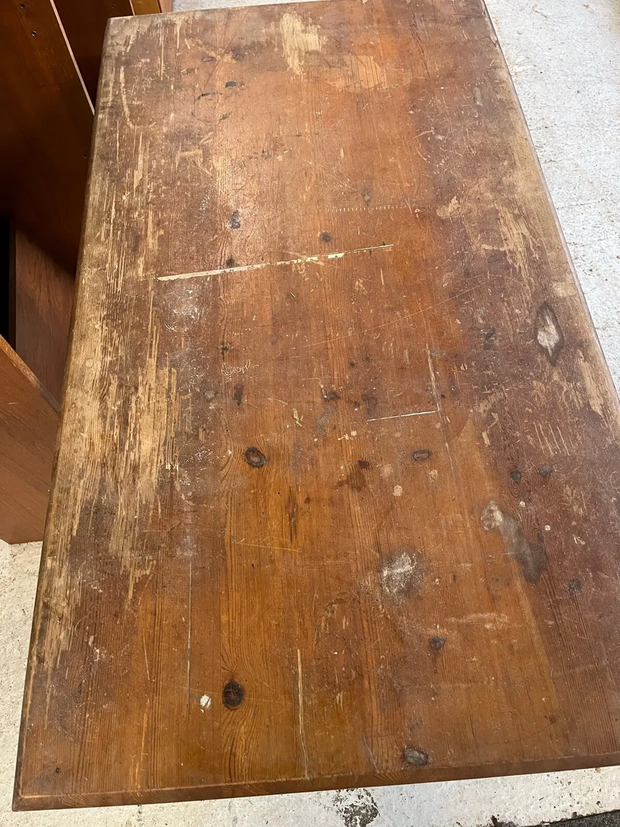 Kitchen table - Image 1