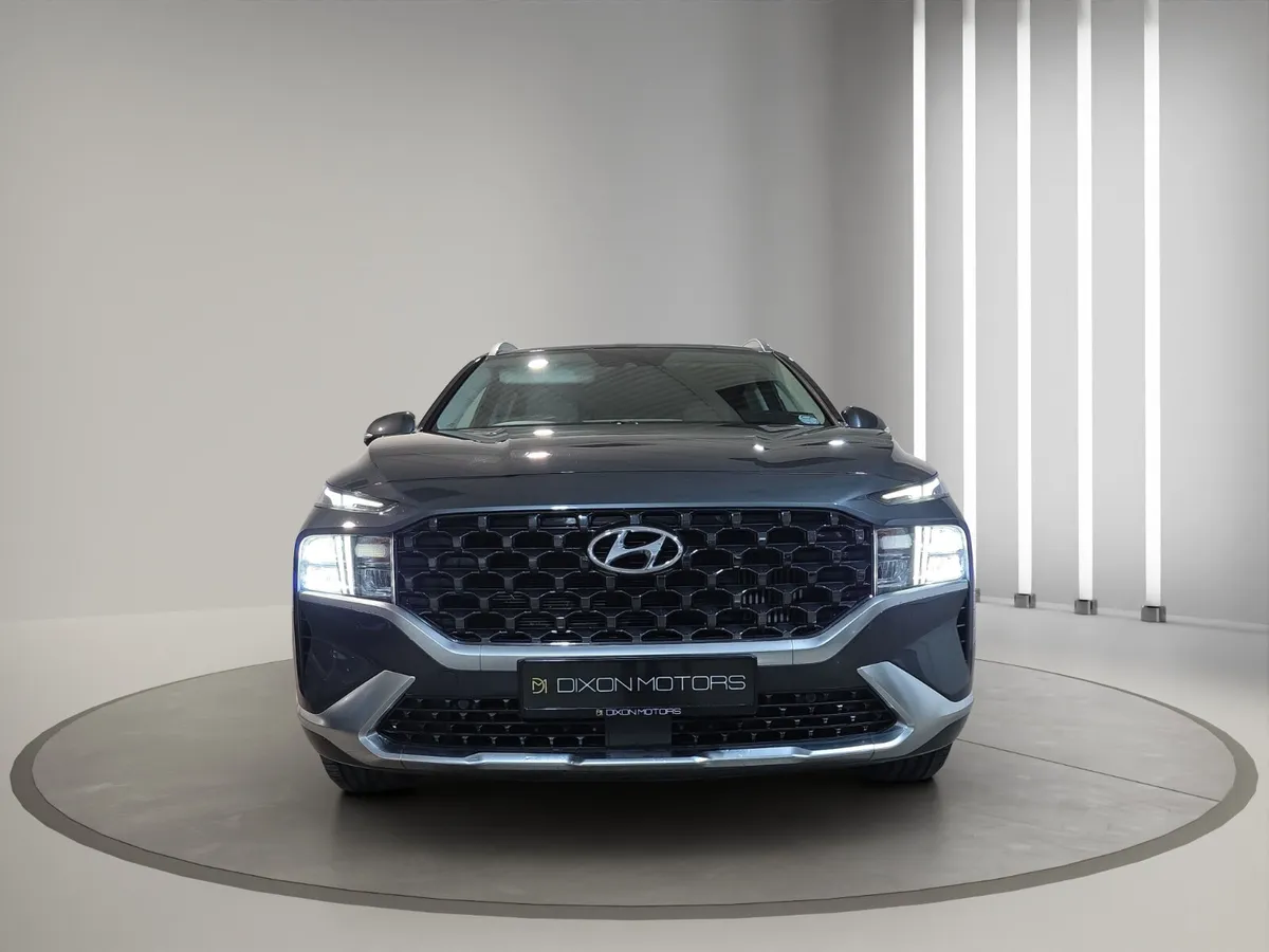 Hyundai Santa Fe 2022 - Image 2