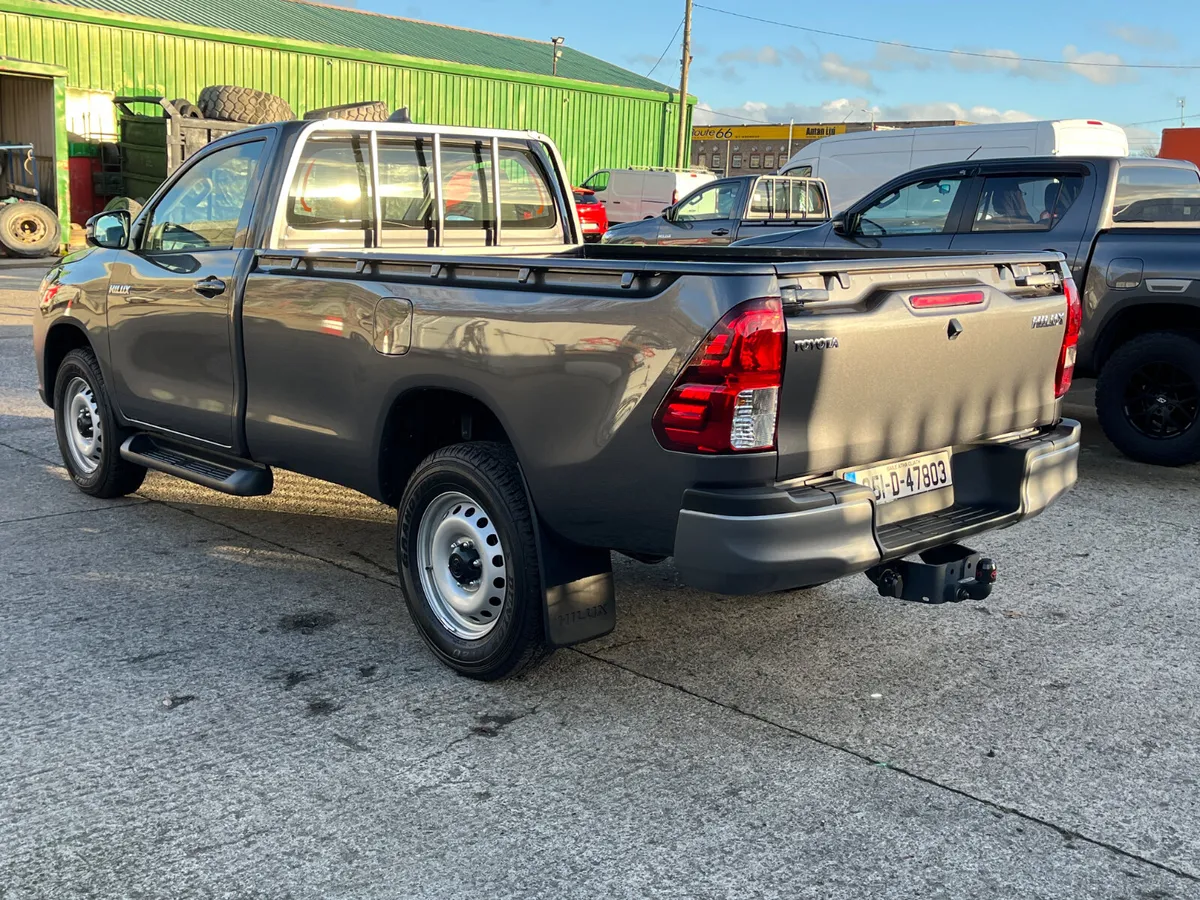 Toyota Hilux 2025 - Image 4