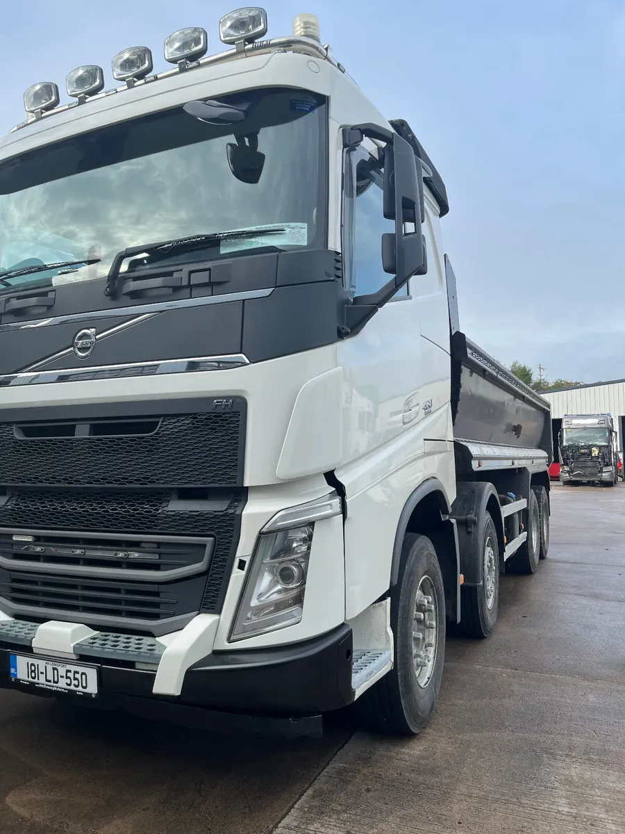 2018 Volvo FH 460HP 8x4 Tipper. Ref No: 2560 - Image 1